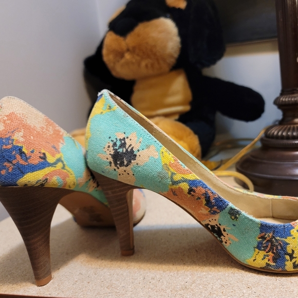 Unlisted by Kenneth Cole Multicolor Heels - Picture 3 of 3